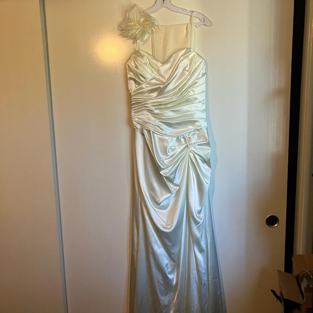 Sexy strapless wedding gown dress ivory hair accessory